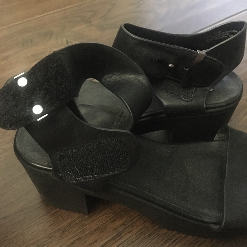 STEVE MADDEN Black Gelato Platform Sandals - Picture 5 of 9